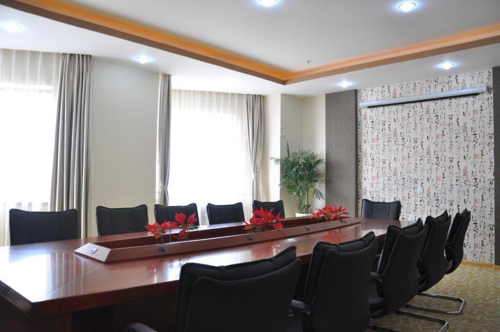 Super 8 Hotel Qingdao Railway Station Gui Zhou Road Buitenkant foto