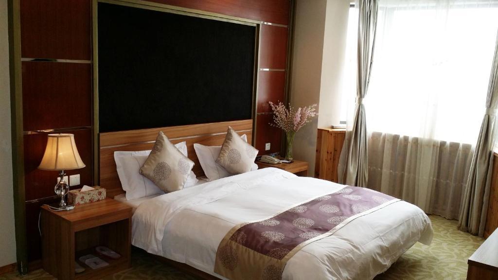 Super 8 Hotel Qingdao Railway Station Gui Zhou Road Buitenkant foto